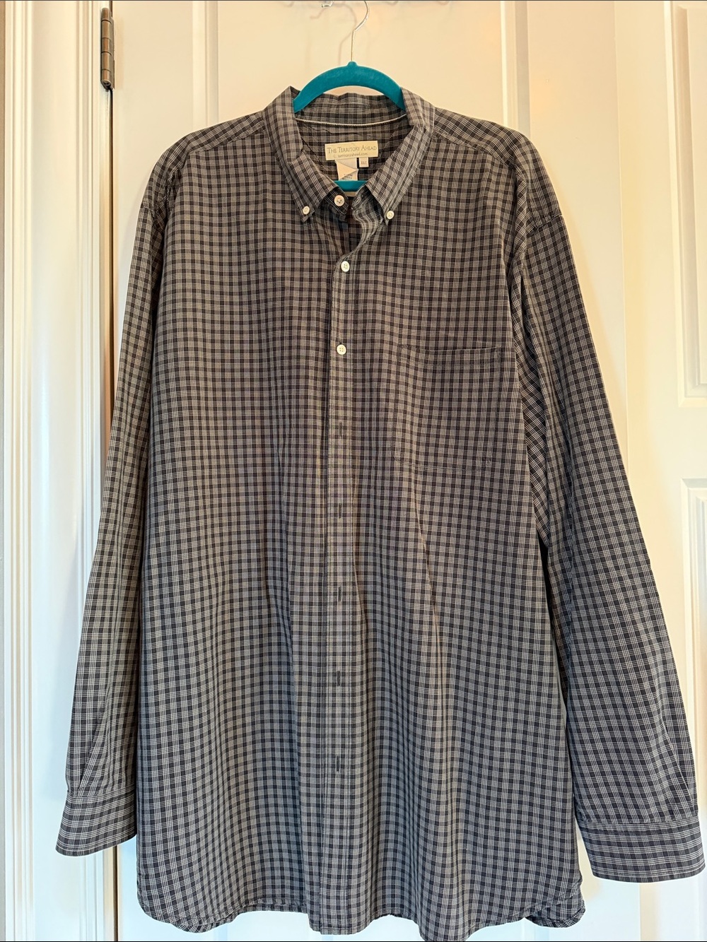 The Territory Ahead Men's Gray & Navy Plaid Button-Down Shirt